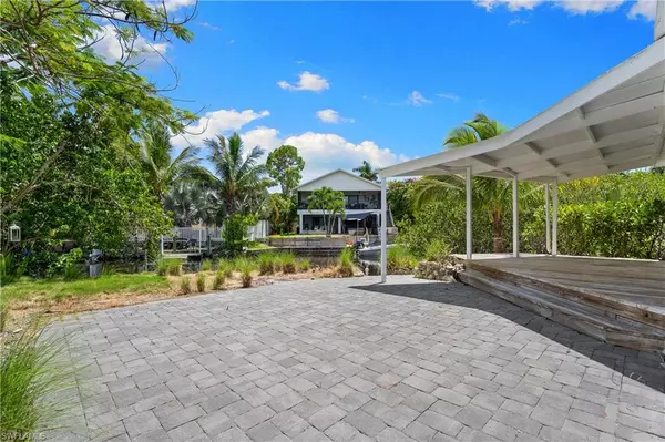 Naples, FL 34110,66 River CT