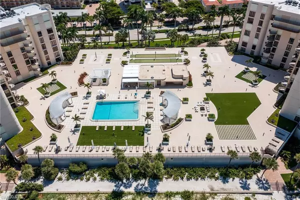 Naples, FL 34103,3115 Gulf Shore BLVD N #203S