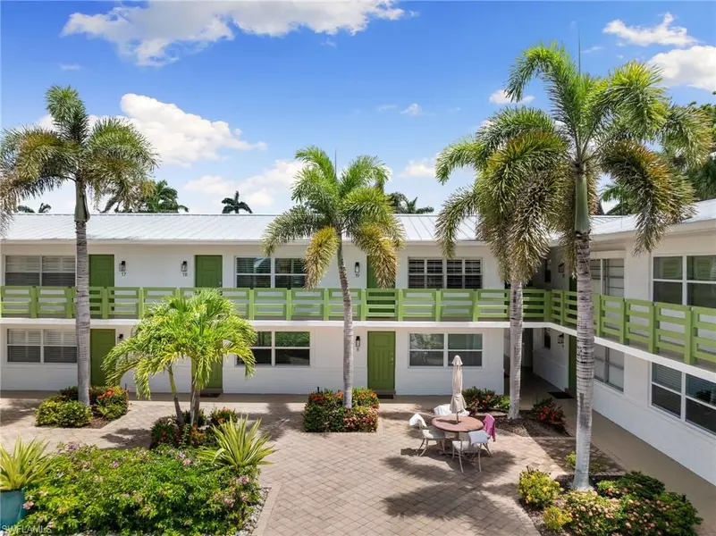 975 9th AVE S #19, Naples, FL 34102