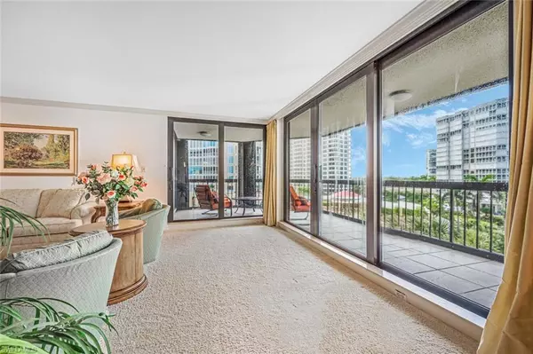 Naples, FL 34103,4551 Gulf Shore BLVD N #605