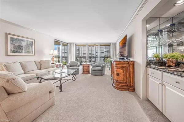 Naples, FL 34103,4551 Gulf Shore BLVD N #605