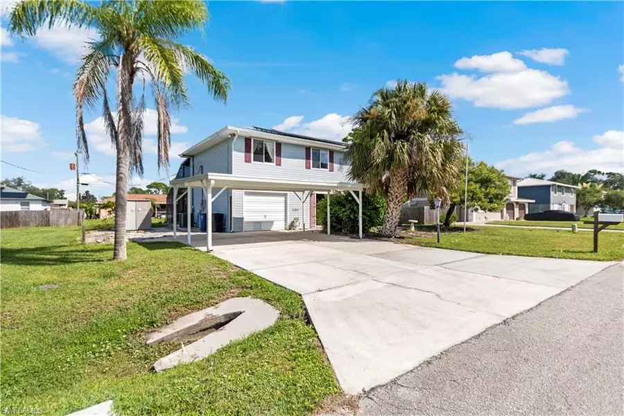 8137 Gull LN, Fort Myers, FL 33967