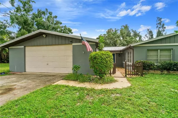 North Fort Myers, FL 33917,7497 Coon RD