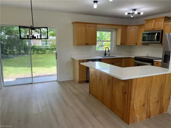 North Fort Myers, FL 33903,947 Happy RD