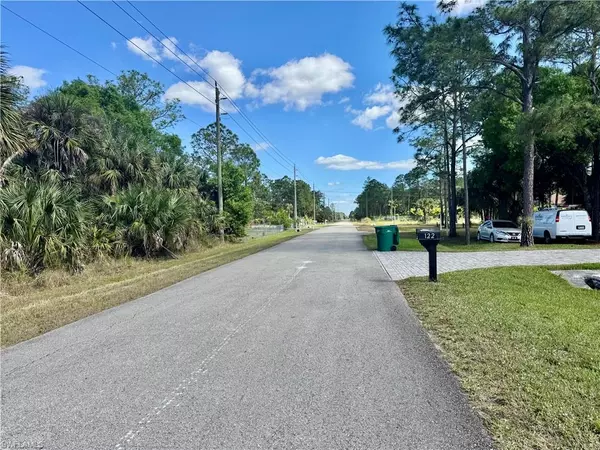 Naples, FL 34120,121 24th AVE NE