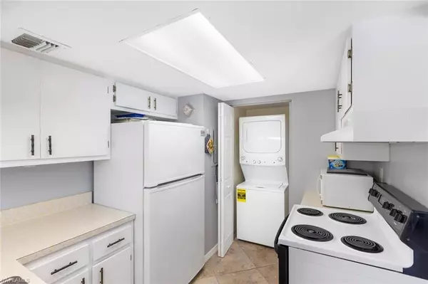 Marco Island, FL 34145,44 Greenbrier ST #2-101