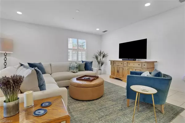 Naples, FL 34109,1590 Clermont DR #K105