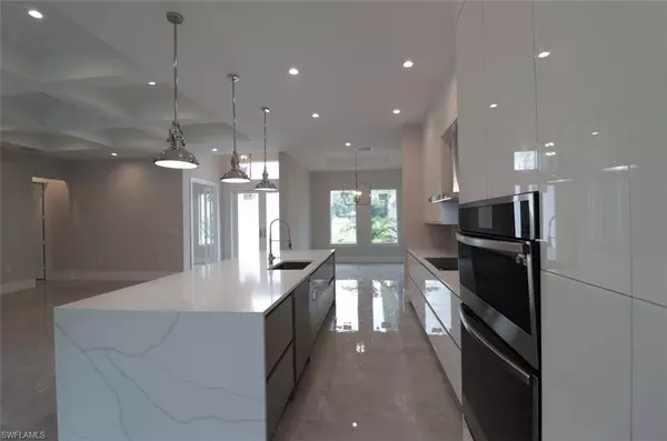 Naples, FL 34120,2461 Golden Gate BLVD E