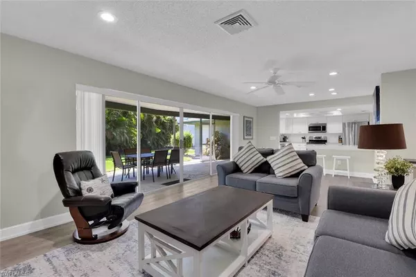 Naples, FL 34102,150 1st AVE N