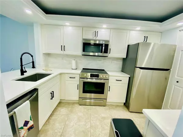 Marco Island, FL 34145,601 Seaview CT #C-208