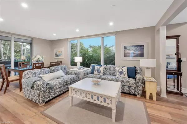 Naples, FL 34102,180 6th AVE S #3