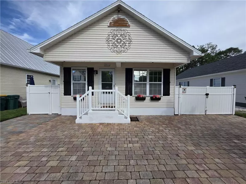 286 Leawood CIR, Naples, FL 34104