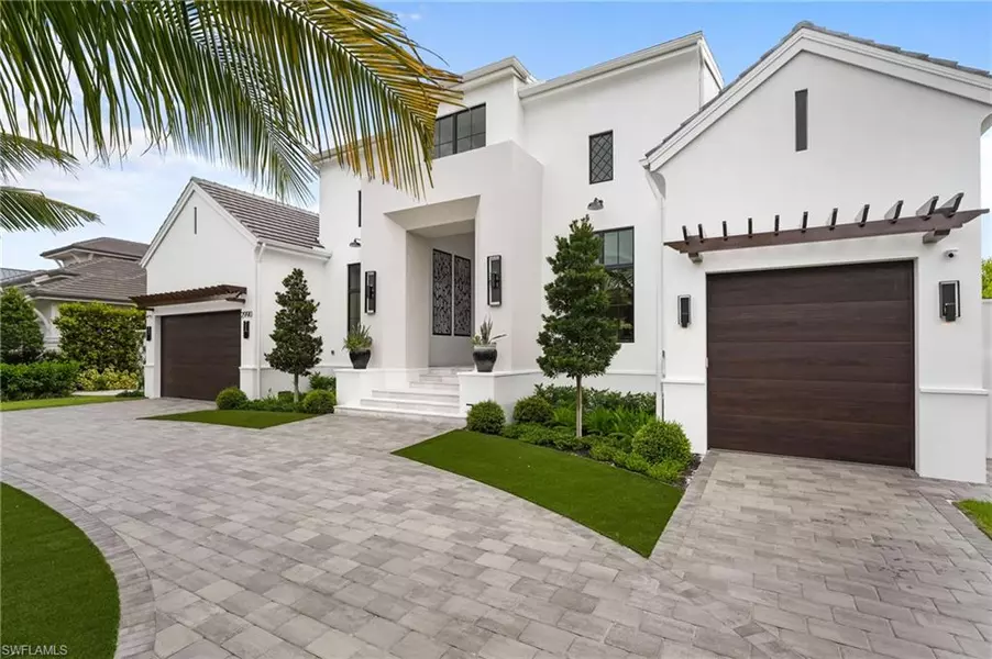 2990 Leeward LN, Naples, FL 34103