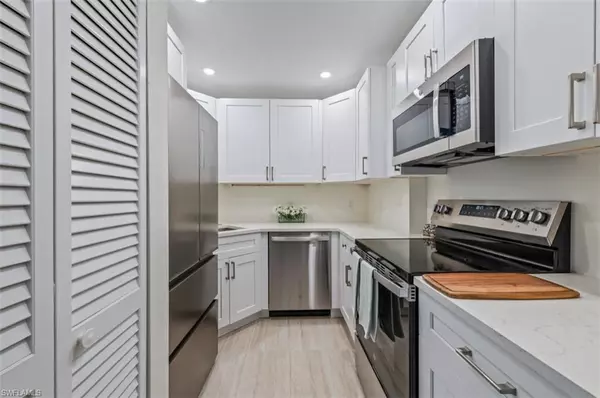 Naples, FL 34102,2170 Gulf Shore BLVD N #41E