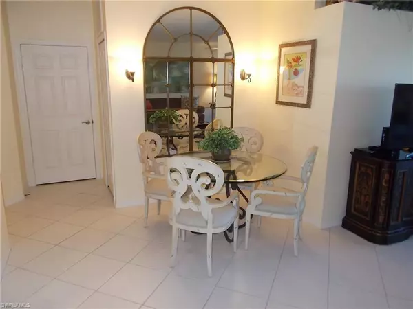 Naples, FL 34110,5693 Heron LN #502