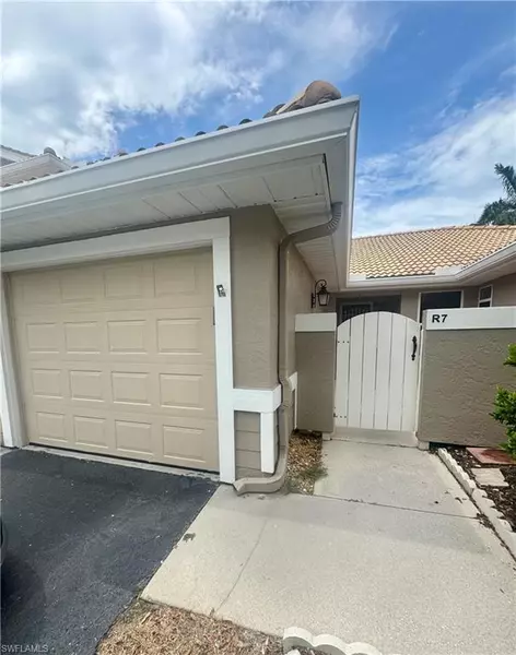 351 Emerald Bay CIR #R7, Naples, FL 34110