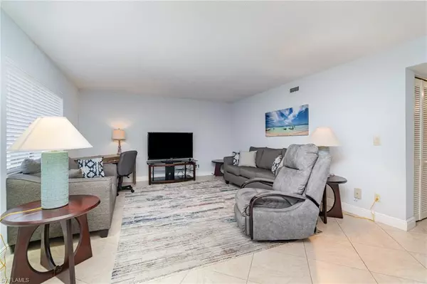 Naples, FL 34112,4605 Bayshore DR #G1