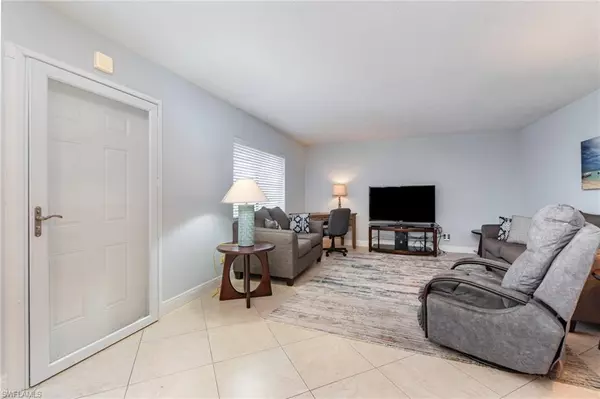 Naples, FL 34112,4605 Bayshore DR #G1