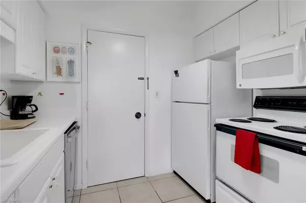 Marco Island, FL 34145,220 Seaview CT #316