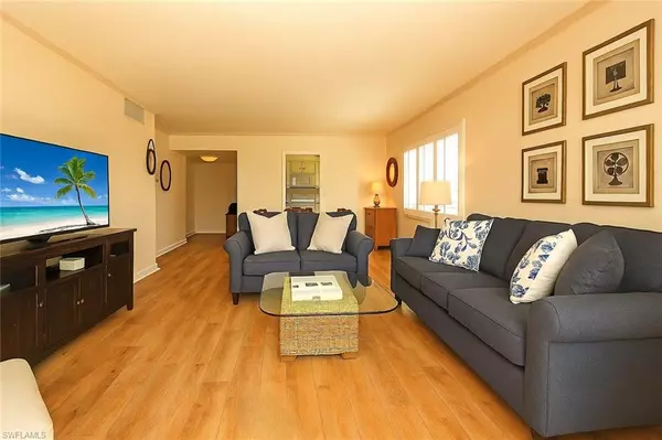 Naples, FL 34102,666 3RD ST S #201