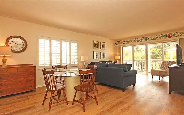 Naples, FL 34102,666 3RD ST S #201