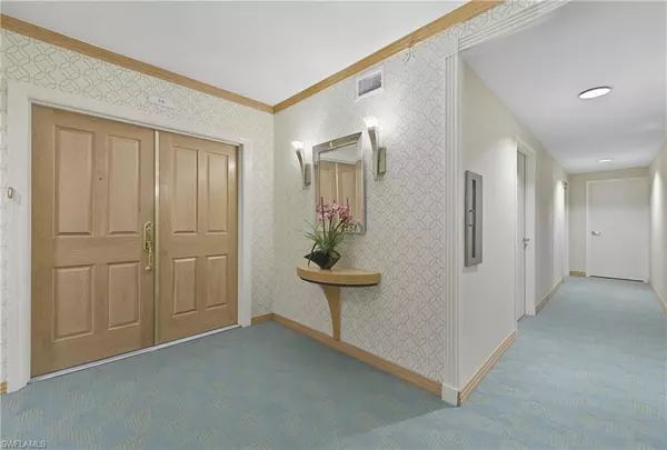 Naples, FL 34108,7515 Pelican Bay BLVD #5B