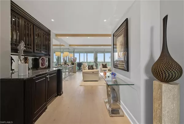 Naples, FL 34108,7515 Pelican Bay BLVD #5B