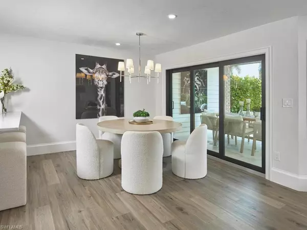 Naples, FL 34103,563 Park Shore DR #G2