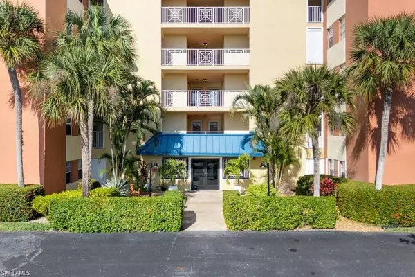 200 PEBBLE BEACH BLVD #D-402, Naples, FL 34113