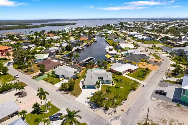 Fort Myers Beach, FL 33931,5161 Williams DR
