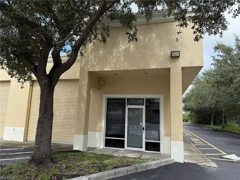 3894 Mannix DR #220, Naples, FL 34114