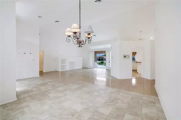 Marco Island, FL 34145,742 Orchid CT