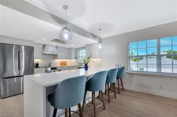 Naples, FL 34102,666 3rd ST S #304