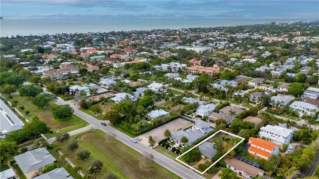 Naples, FL 34102,777 Broad AVE S