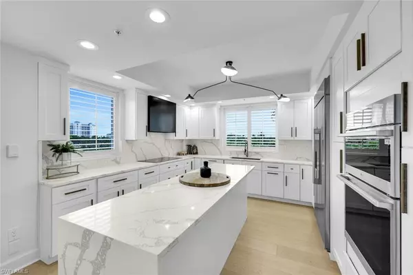 Naples, FL 34108,8720 Bay Colony DR #404