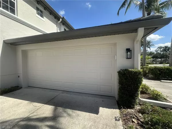 Naples, FL 34119,2004 Tarpon Bay DR N #201