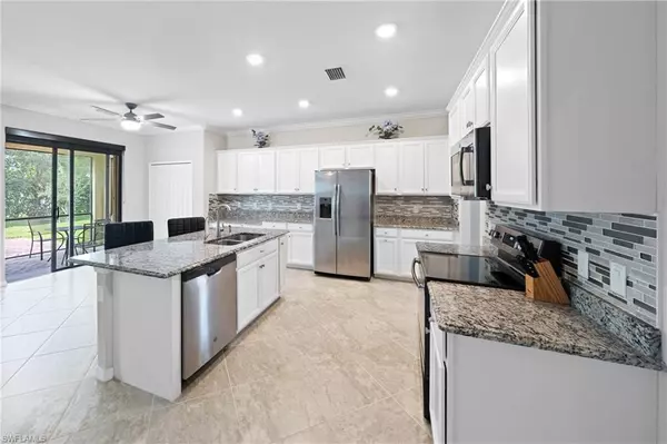 Naples, FL 34119,4228 Raffia Palm CIR