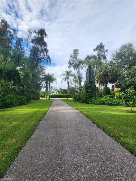 Naples, FL 34119,5930 Spanish Oaks LN