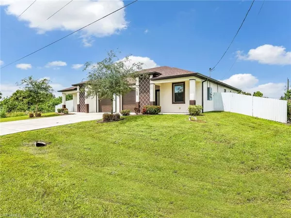 Lehigh Acres, FL 33971,2441-2443 Daniel AVE