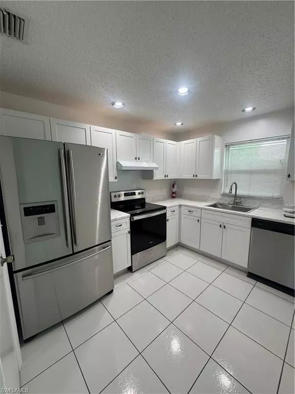 Cape Coral, FL 33990,25 SE 23rd PL #3