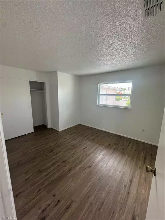 Cape Coral, FL 33990,25 SE 23rd PL #3