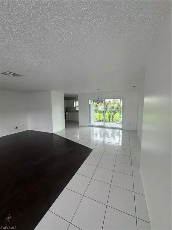 Cape Coral, FL 33990,25 SE 23rd PL #3