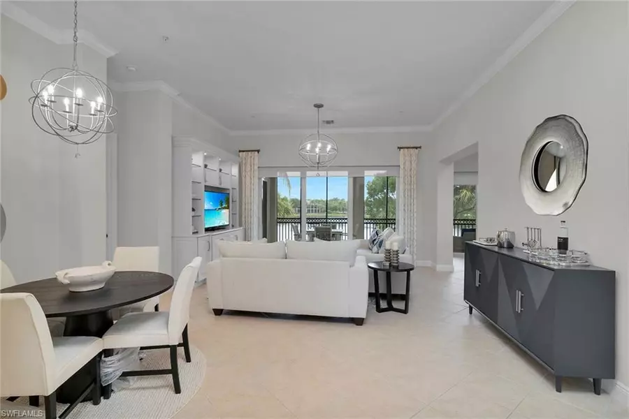 9255 Museo CIR W #202, Naples, FL 34114