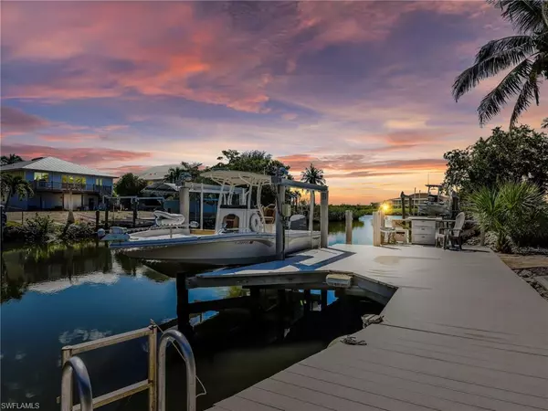 405 Grenada AVE, Naples, FL 34113