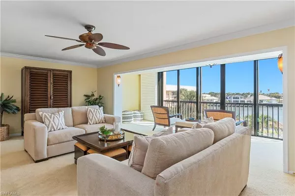 Naples, FL 34103,3000 Gulf Shore BLVD N #410