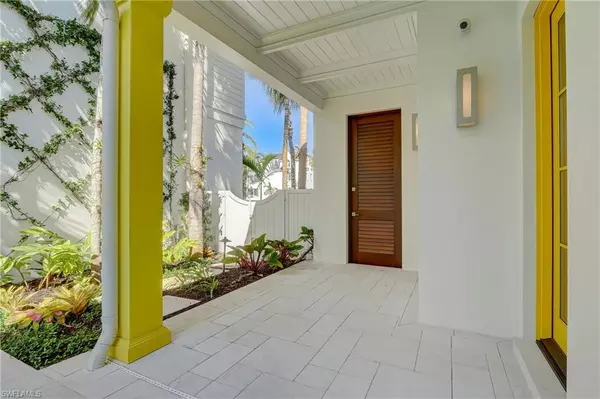 Naples, FL 34102,942 9th AVE S