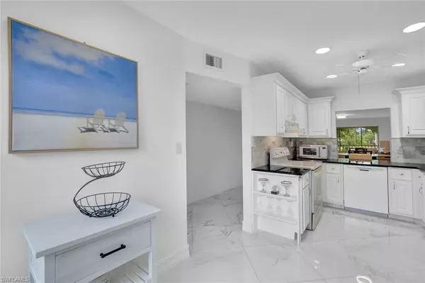 Naples, FL 34105,1055 Forest Lakes DR #F203