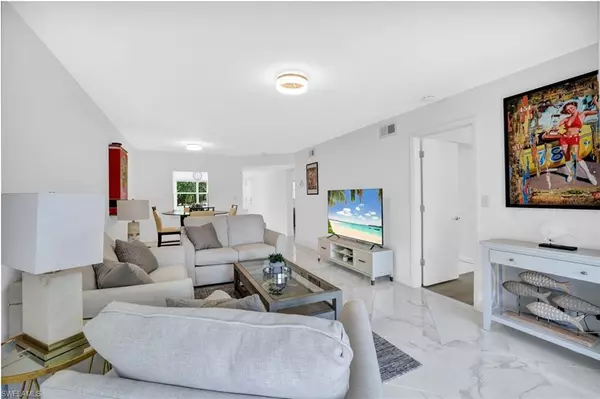 Naples, FL 34105,1055 Forest Lakes DR #F203