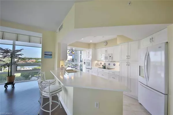 Naples, FL 34103,4255 Gulf Shore BLVD N #407