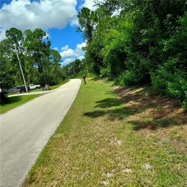 522 Summit AVE S, Lehigh Acres, FL 33974